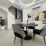 Spacious Renovated 2br Townhouse Cavour 41, Historic Centre * Όλμπια