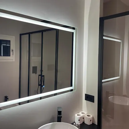 Fully Renovated 2br Spacious & Stylish Town House - Premium Location アパート オルビア