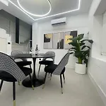 Apartment Spacious Renovated 2br Townhouse Cavour 41, Historic Centre