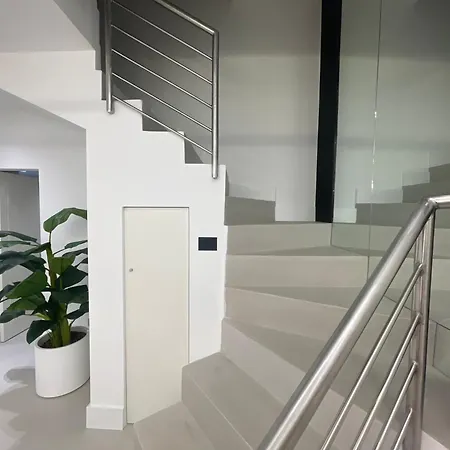 Апартаменты Fully Renovated 2br Spacious & Stylish Town House - Premium Location Ольбия