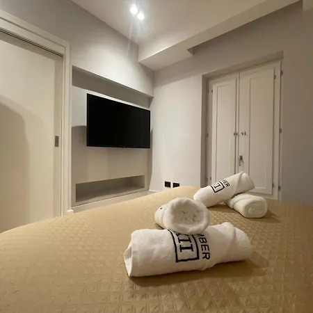 Spacious Renovated 2br Townhouse Cavour 41, Historic Centre Apartment