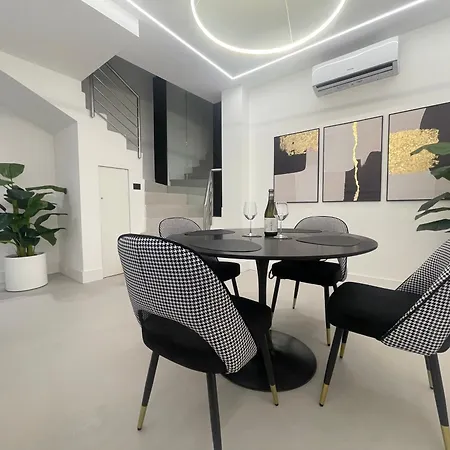 Spacious Renovated 2br Townhouse Cavour 41, Historic Centre * Olbia