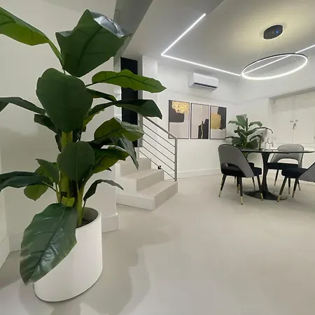 Spacious Renovated 2br Townhouse Cavour 41, Historic Centre Olbia