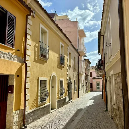 Apartment Spacious Renovated 2br Townhouse Cavour 41, Historic Centre Olbia