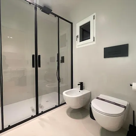 Spacious Renovated 2br Townhouse Cavour 41, Historic Centre Apartment Olbia