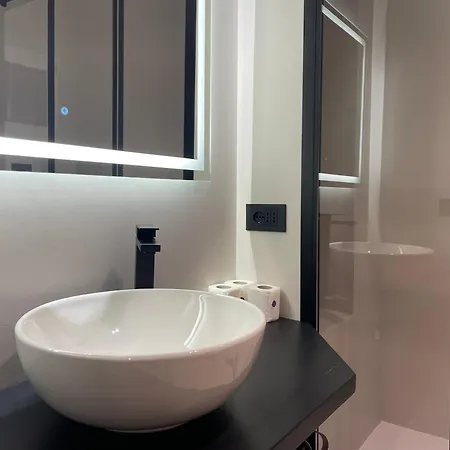 Spacious Renovated 2br Townhouse Cavour 41, Historic Centre * Olbia