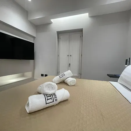 Spacious Renovated 2br Townhouse Cavour 41, Historic Centre Apartment Olbia