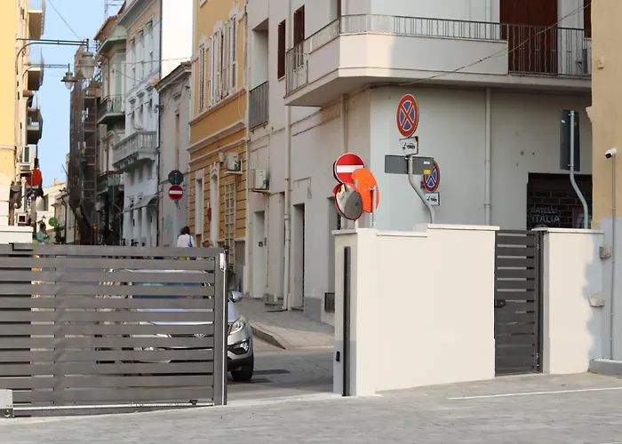 Fully Renovated 2br Spacious & Stylish Town House - Premium Location