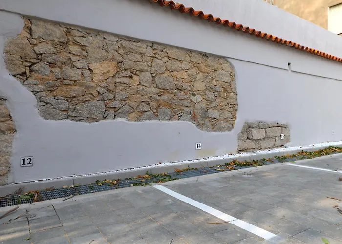 Fully Renovated 2br Spacious & Stylish Town House - Premium Location Lägenhet *