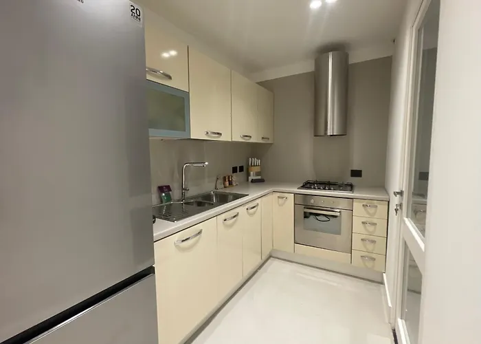 Fully Renovated 2br Spacious & Stylish Town House - Premium Location