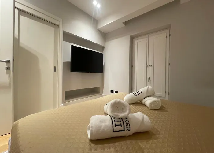 Fully Renovated 2br Spacious & Stylish Town House - Premium Location Lägenhet *