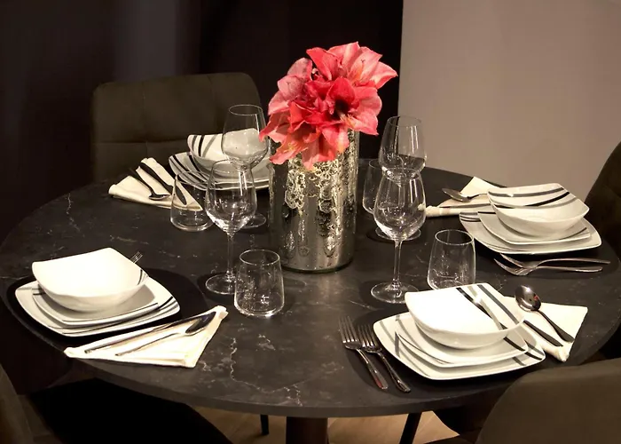 Lägenhet Fully Renovated 2br Spacious & Stylish Town House - Premium Location